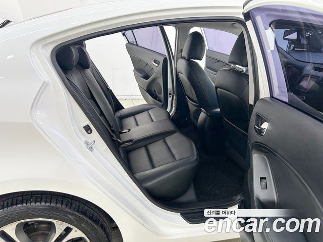 Kia K3 2013 — photo 18