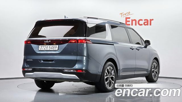 Kia Canival 2023 — photo 2