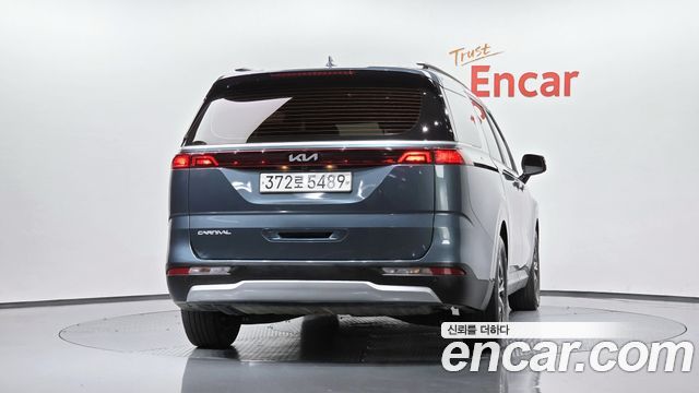 Kia Canival 2023 — photo 4