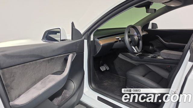 Tesla Model Y 2022 — photo 13