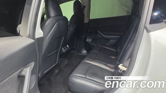 Tesla Model Y 2022 — photo 17