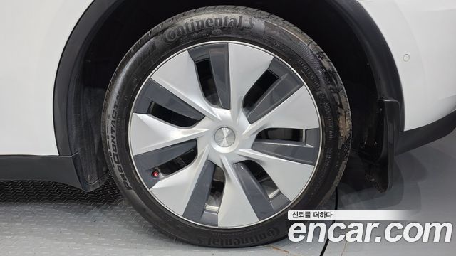 Tesla Model Y 2022 — photo 7