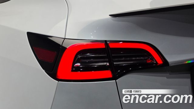 Tesla Model Y 2022 — photo 9