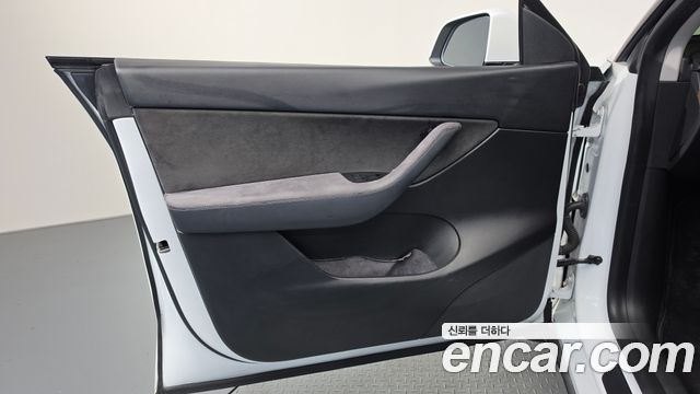 Tesla Model Y 2022 — photo 14