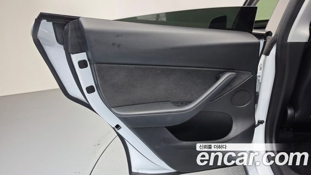 Tesla Model Y 2022 — photo 15