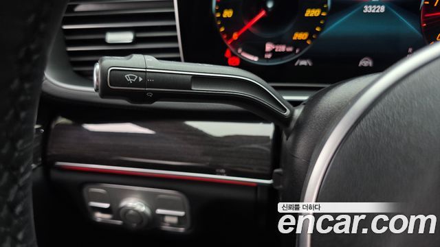 Mercedes-Benz GLE-Class 2022 — photo 28