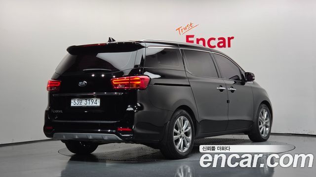 Kia Canival 2019 — photo 2