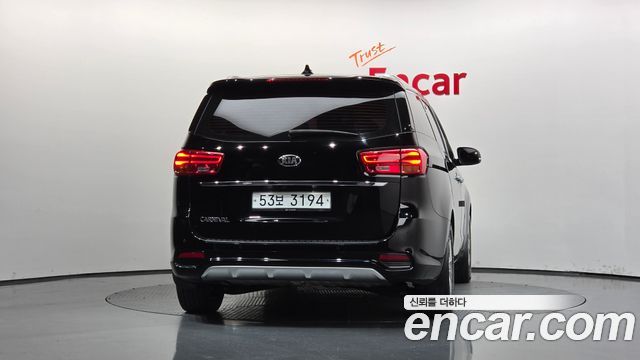 Kia Canival 2019 — photo 4