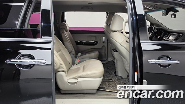 Kia Canival 2019 — photo 17