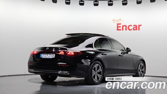 Mercedes-Benz E-Class 2025 — photo 2
