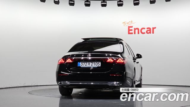 Mercedes-Benz E-Class 2025 — photo 4