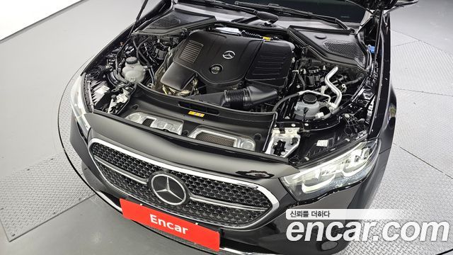 Mercedes-Benz E-Class 2025 — photo 6