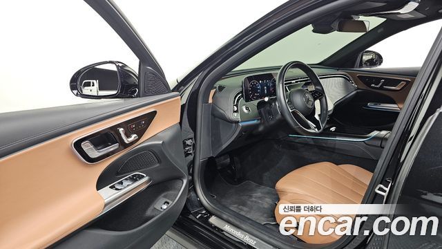 Mercedes-Benz E-Class 2025 — photo 10