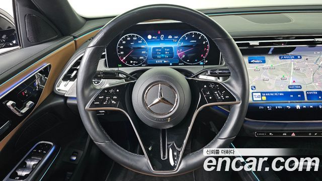 Mercedes-Benz E-Class 2025 — photo 15