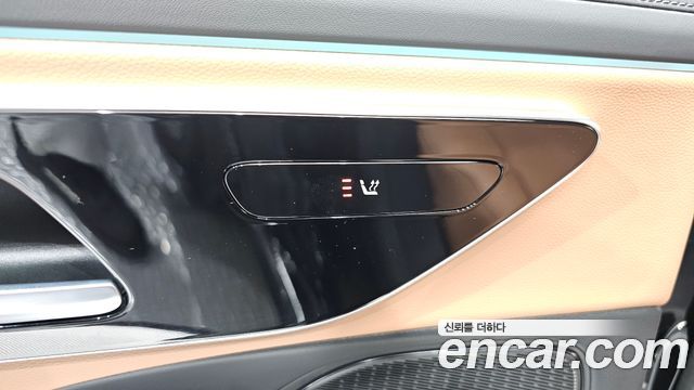 Mercedes-Benz E-Class 2025 — photo 19