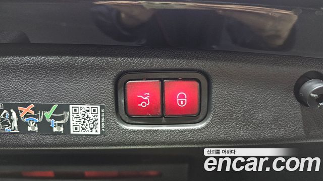 Mercedes-Benz E-Class 2025 — photo 20