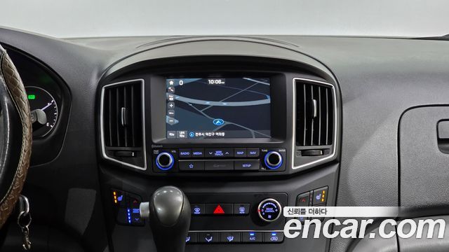 Hyundai Starex 2018 — photo 16