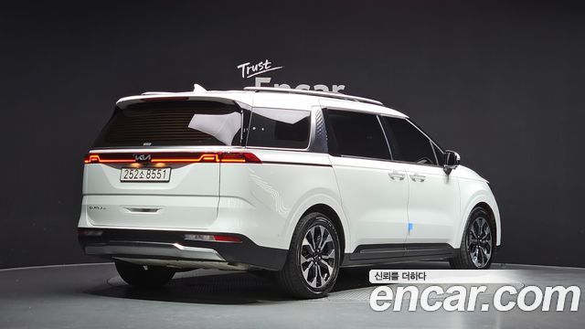 Kia Canival 2022 — photo 2