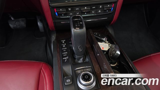 Maserati Quattroporte 2019 — photo 12