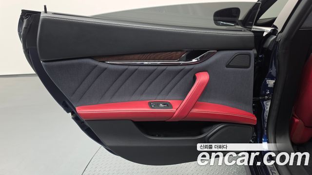 Maserati Quattroporte 2019 — photo 15