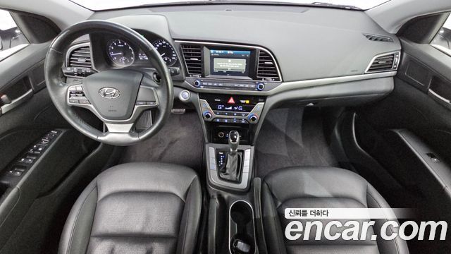 Hyundai AVANTE 2017 — photo 10
