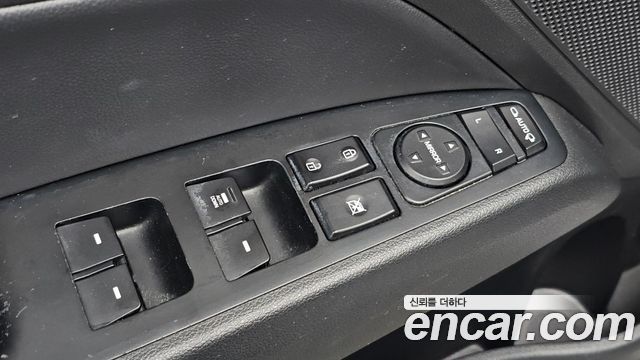 Hyundai AVANTE 2017 — photo 19