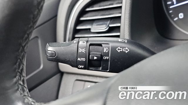 Hyundai AVANTE 2017 — photo 21