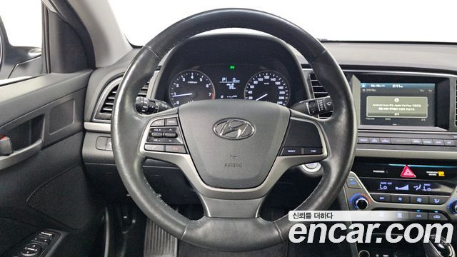 Hyundai AVANTE 2017 — photo 22
