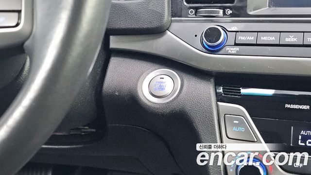 Hyundai AVANTE 2017 — photo 23