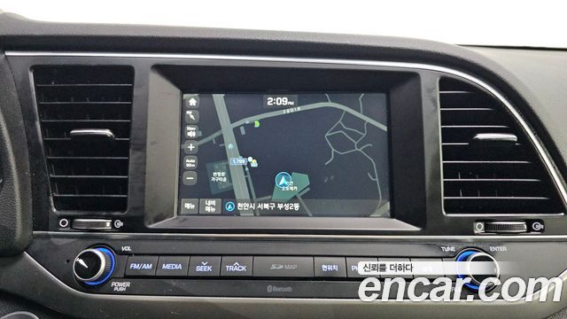 Hyundai AVANTE 2017 — photo 24
