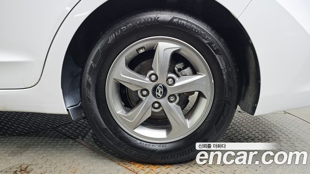 Hyundai AVANTE 2017 — photo 7