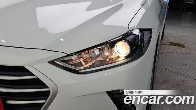 Hyundai AVANTE 2017 — photo 8