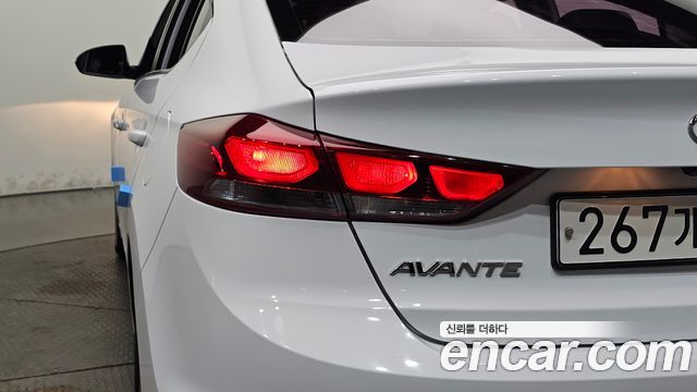 Hyundai AVANTE 2017 — photo 9