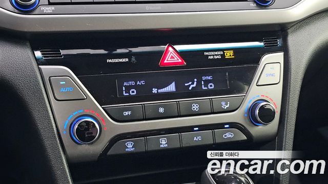 Hyundai AVANTE 2017 — photo 27