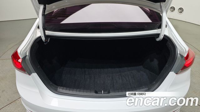 Hyundai AVANTE 2017 — photo 29