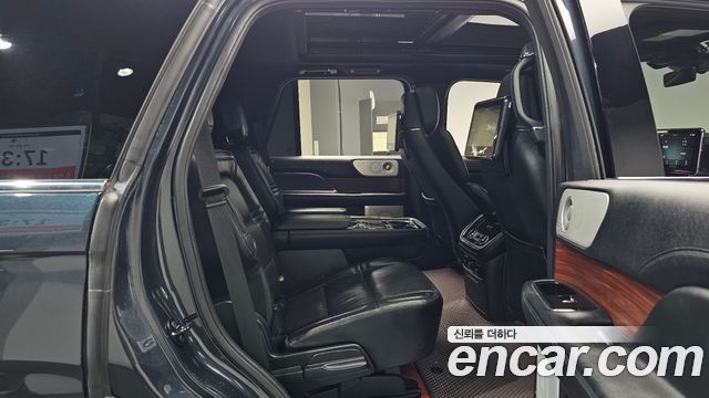 Lincoln Navigator 2021 — photo 17