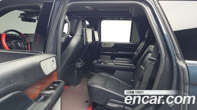 Lincoln Navigator 2021 — photo 18