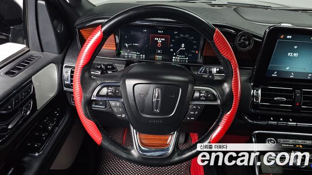 Lincoln Navigator 2021 — photo 19