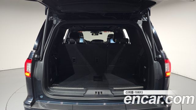 Lincoln Navigator 2021 — photo 26