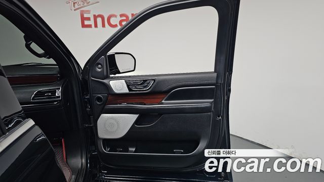 Lincoln Navigator 2021 — photo 14
