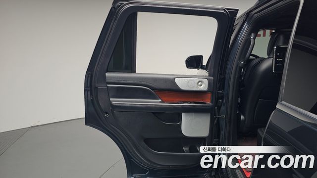 Lincoln Navigator 2021 — photo 15