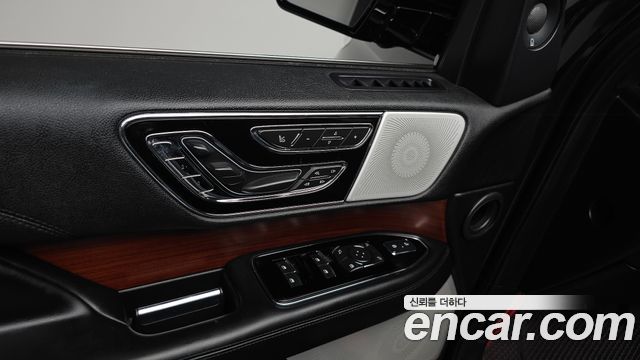 Lincoln Navigator 2021 — photo 39