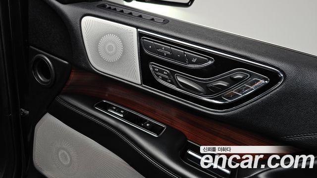 Lincoln Navigator 2021 — photo 40