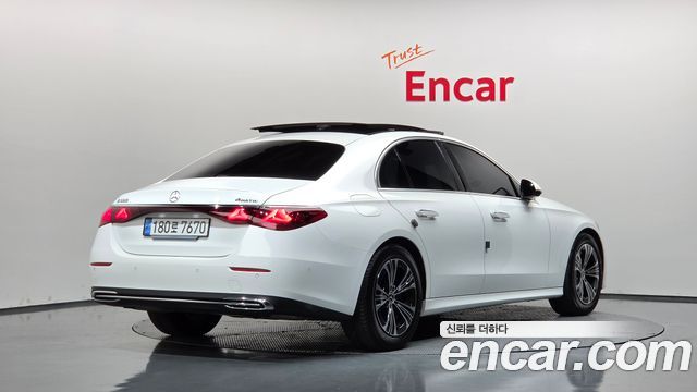 Mercedes-Benz E-Class 2024 — photo 2