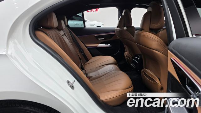 Mercedes-Benz E-Class 2024 — photo 17