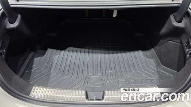 Mercedes-Benz E-Class 2024 — photo 26