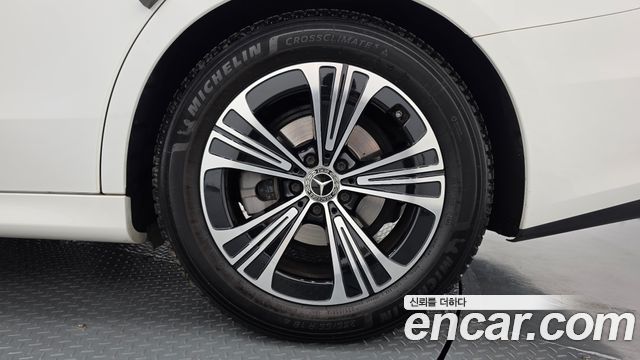 Mercedes-Benz E-Class 2024 — photo 7