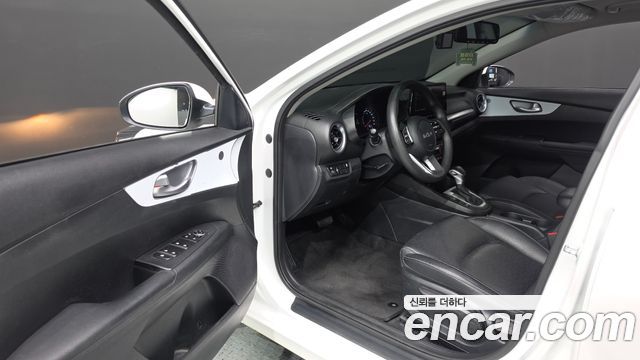 Kia K3 2023 — photo 13