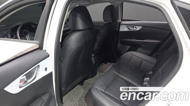 Kia K3 2023 — photo 16
