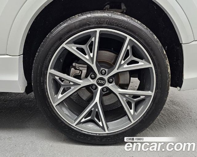 Audi Q8 2023 — photo 5